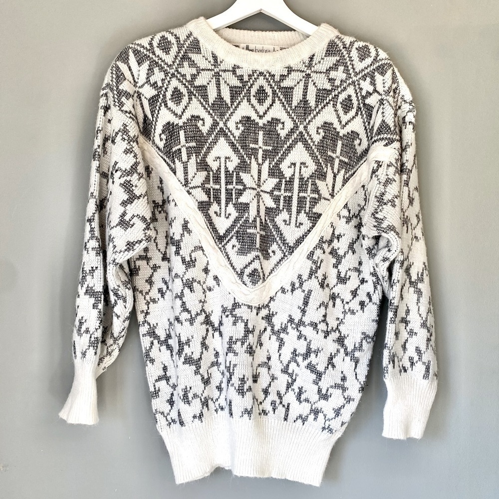 Vintage Gray and White Cozy Knit Sweater